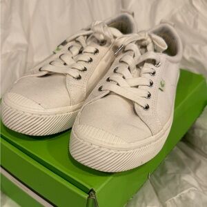 Cariuma OCA Low Off-White Canvas Sneakers